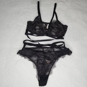 Victoria's Secret Very Sexy Strappy Unlined Demi Eyelash Lace w/Matching Panty